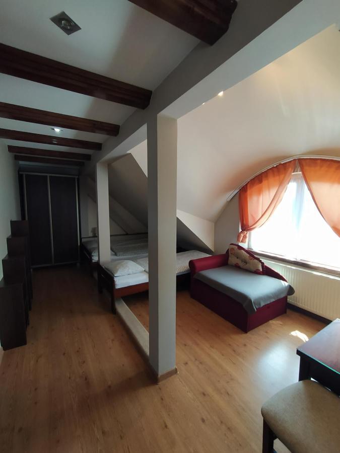 Camelot Apartment Леба Екстериор снимка