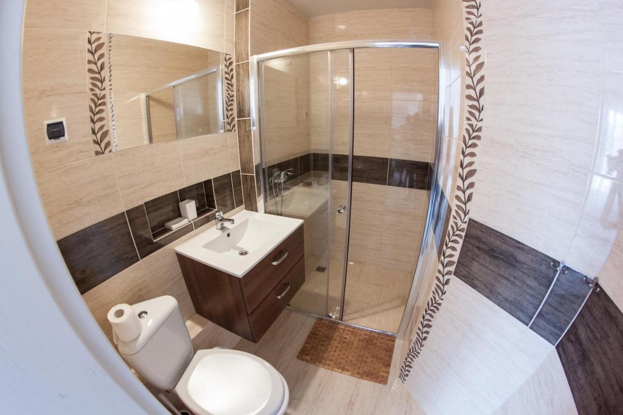 Camelot Apartment Леба Екстериор снимка