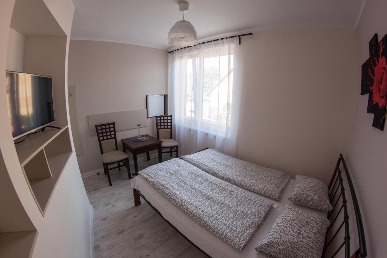 Camelot Apartment Леба Екстериор снимка