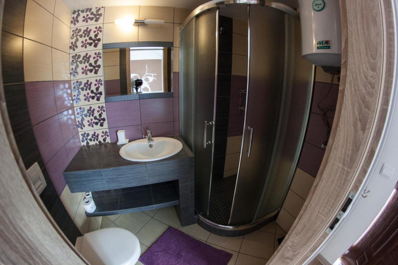 Camelot Apartment Леба Екстериор снимка