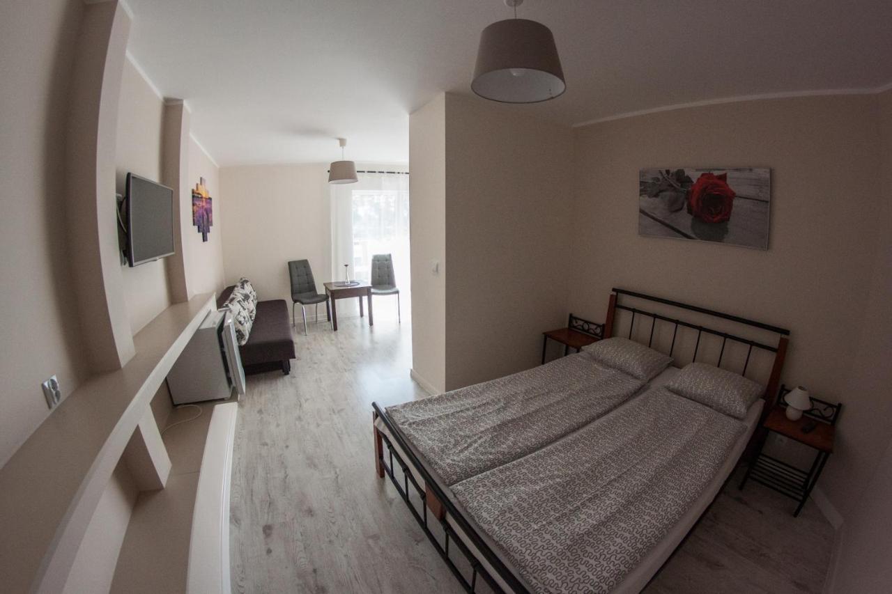 Camelot Apartment Леба Екстериор снимка