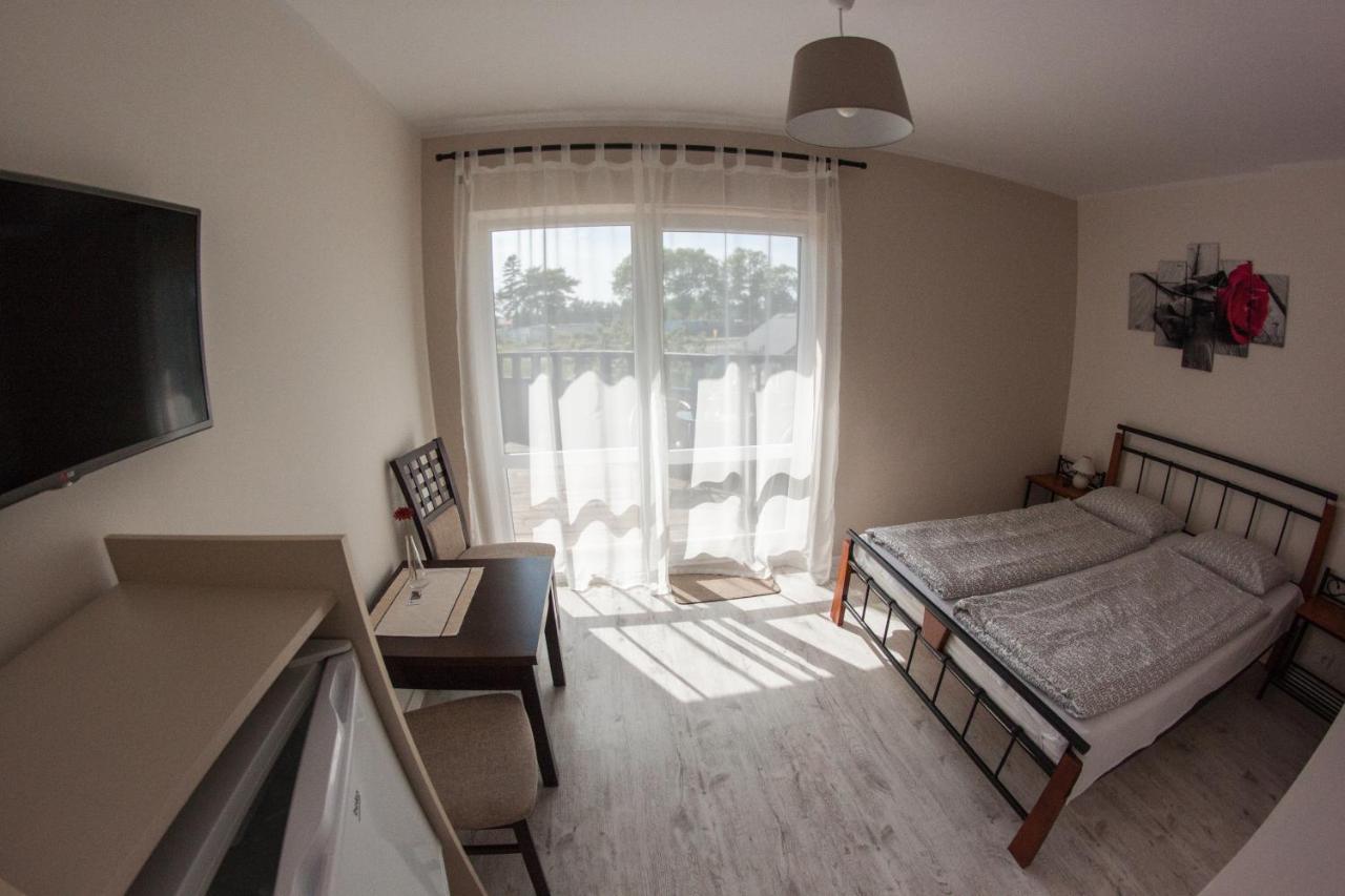 Camelot Apartment Леба Екстериор снимка