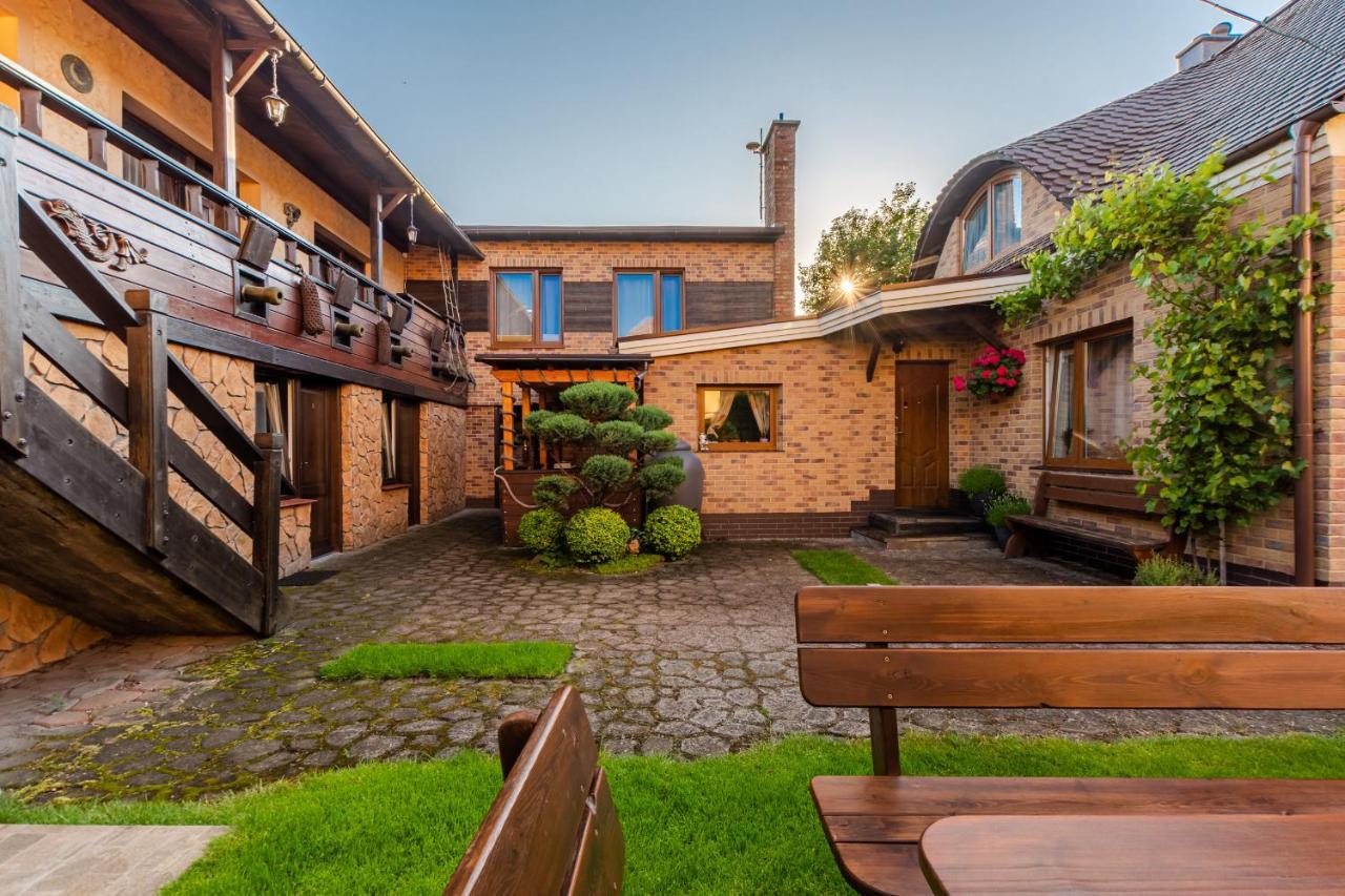 Camelot Apartment Леба Екстериор снимка