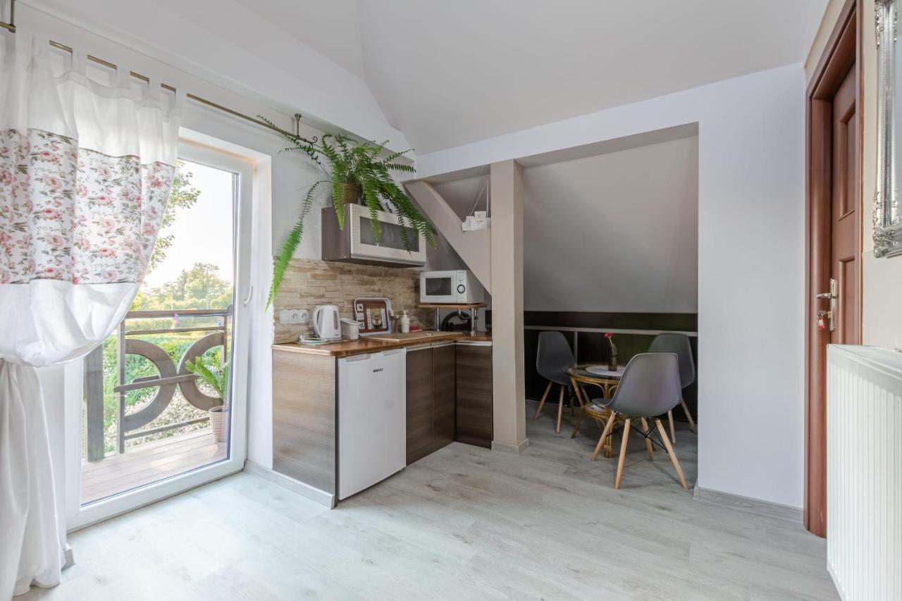 Camelot Apartment Леба Екстериор снимка