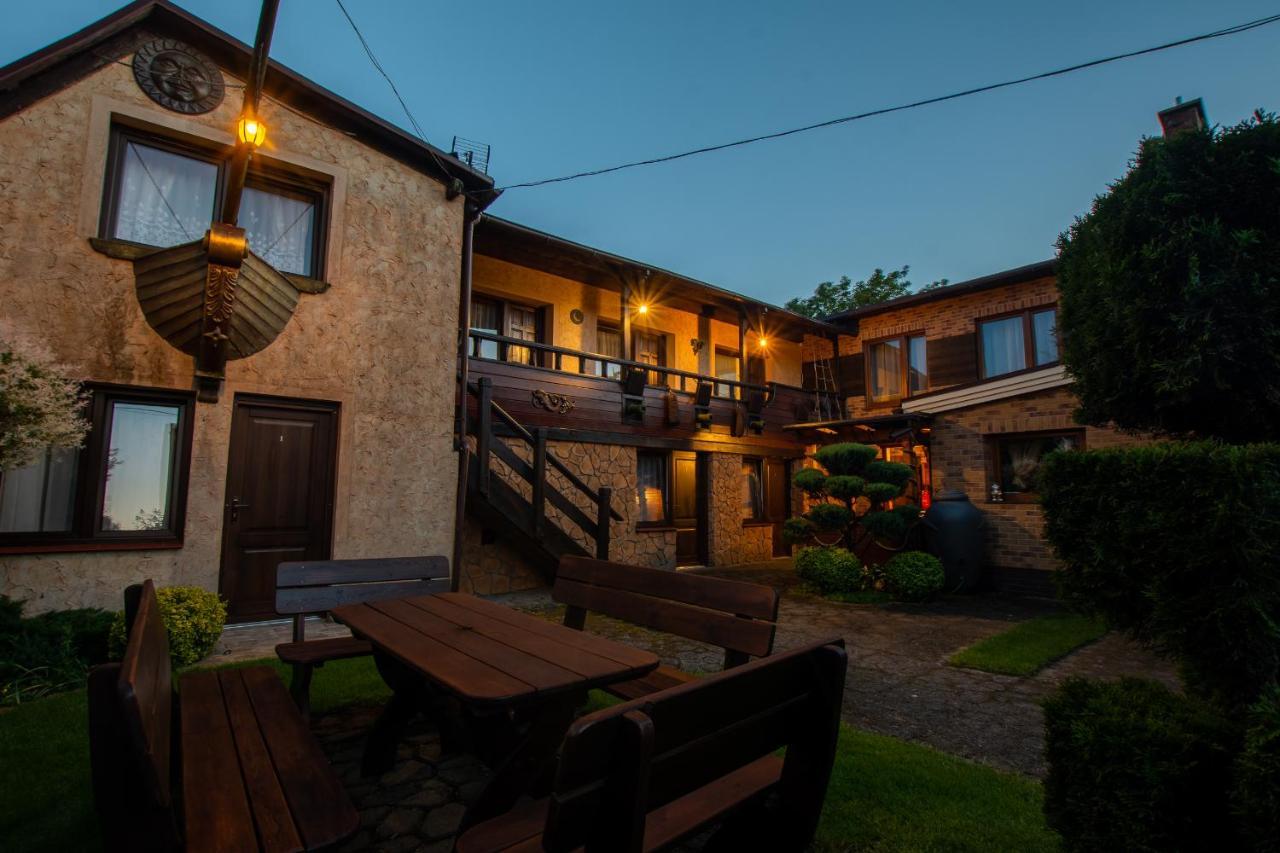 Camelot Apartment Леба Екстериор снимка