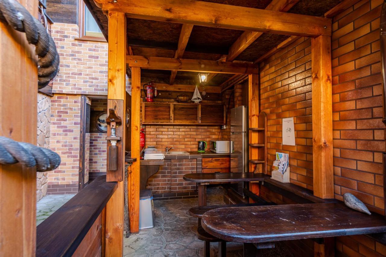 Camelot Apartment Леба Екстериор снимка