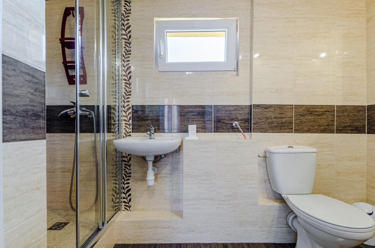 Camelot Apartment Леба Екстериор снимка