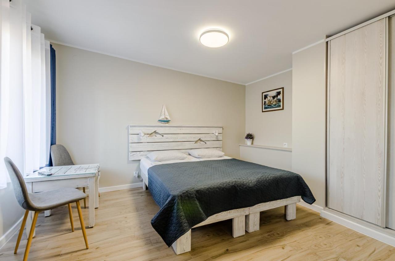 Camelot Apartment Леба Екстериор снимка