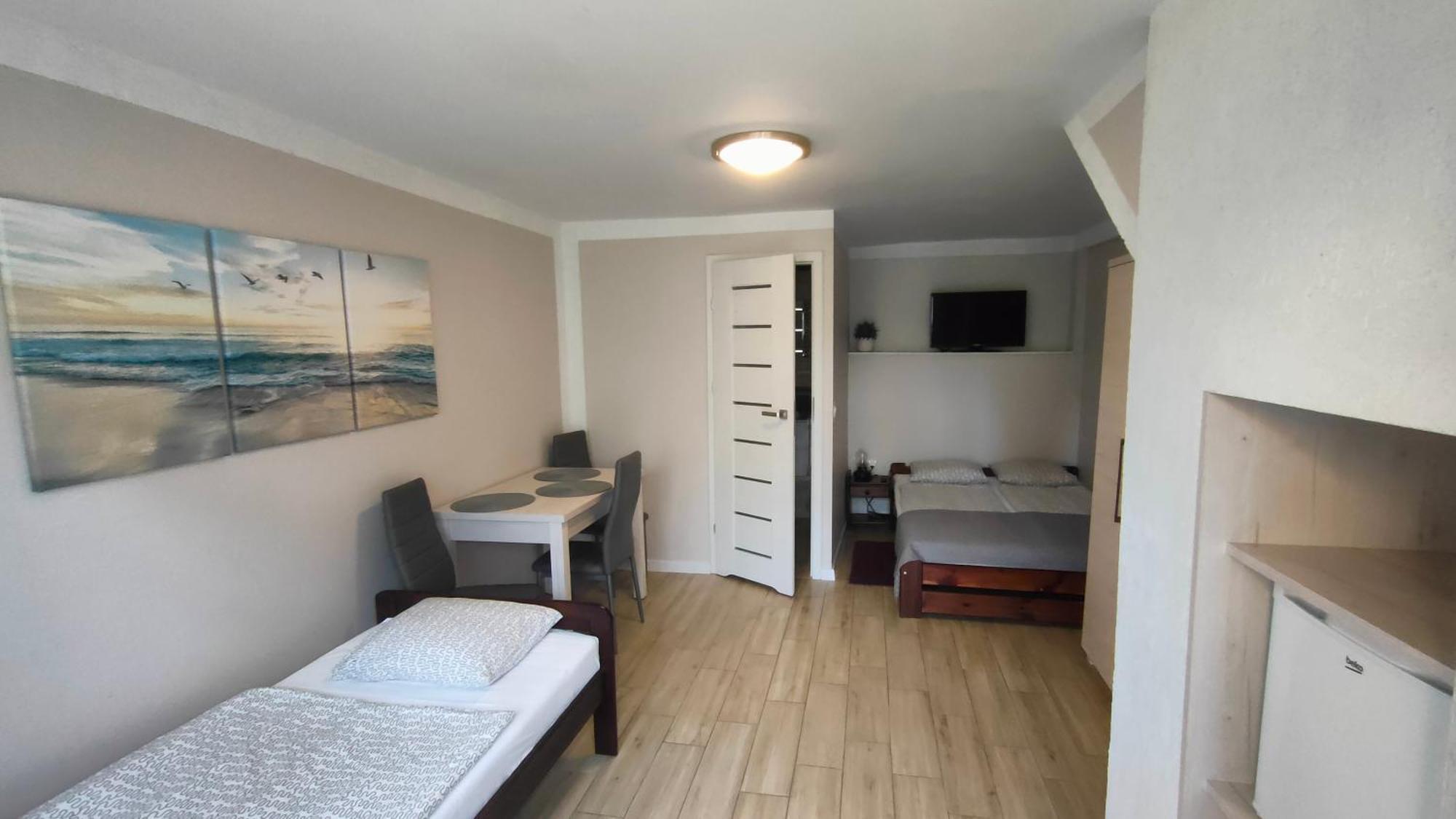 Camelot Apartment Леба Екстериор снимка